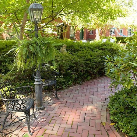 Louisville Bourbon Inn Exterior photo