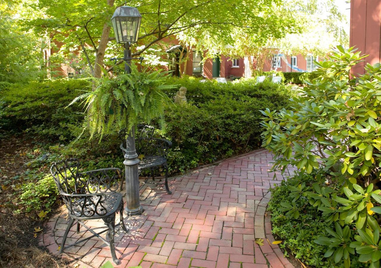Louisville Bourbon Inn Exterior photo